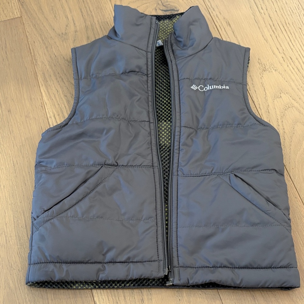 EUC Boys Columbia Reversible Vest XXS (4-5)